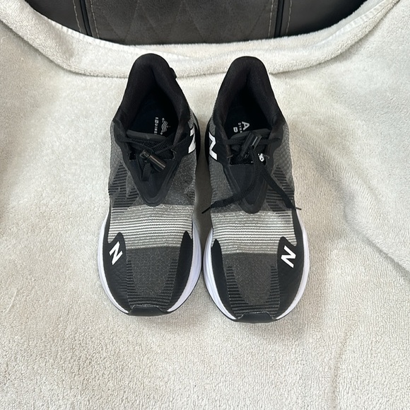 New Balance Shoes - Picture 6 of 9